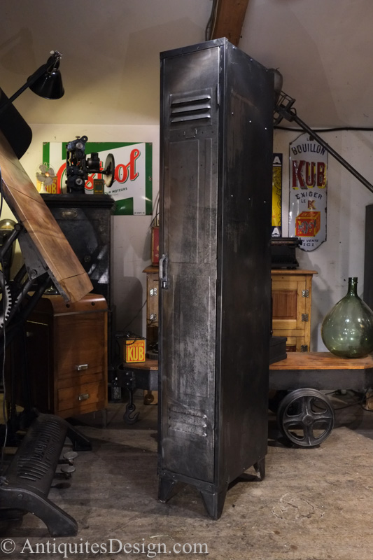 vestiaire porte emboutie ancien 1930 art deco metal